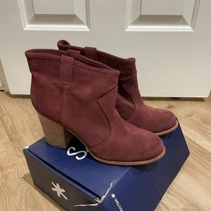 Splendid Lakota Suede Ankle Boots in Cranberry